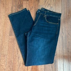 Never worn Lucky Brand 221 Straight 33/32 dark wash jeans